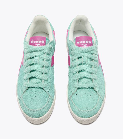Sporty sneakers - All-Gender GAME LOW SUEDE WAXED GREEN COCKATOO - Diadora